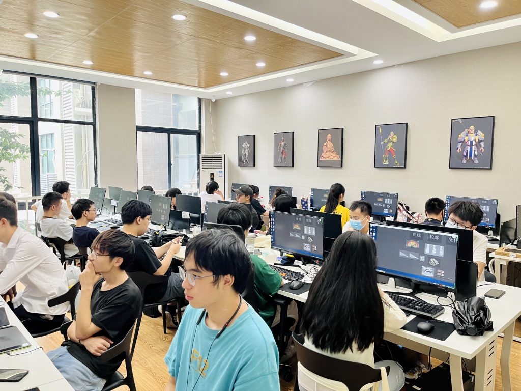 尔秋游戏美术中心 · 机房课堂现场