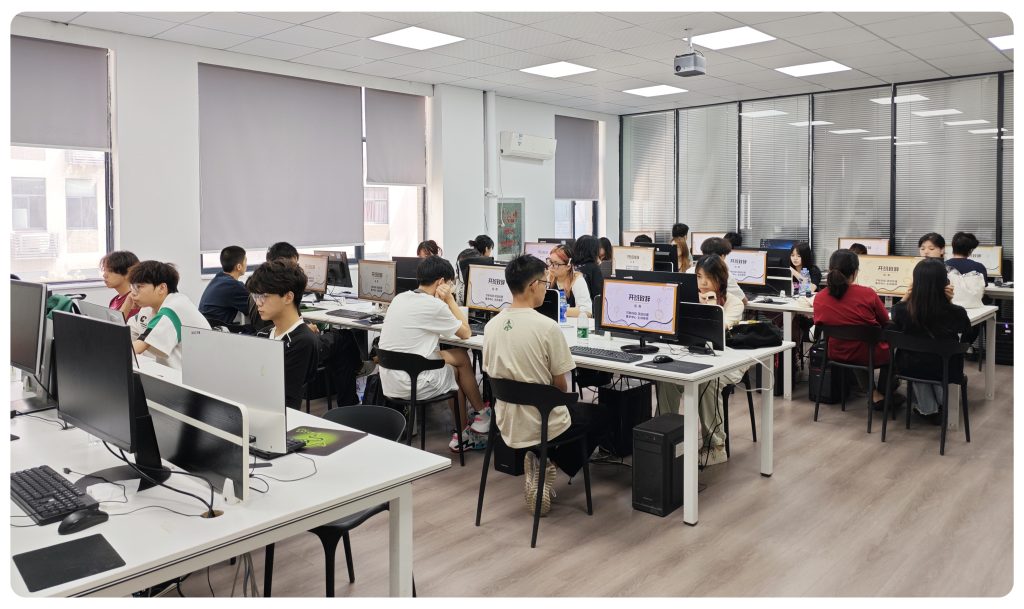 尔秋游戏美术中心 · 学员上机实操现场